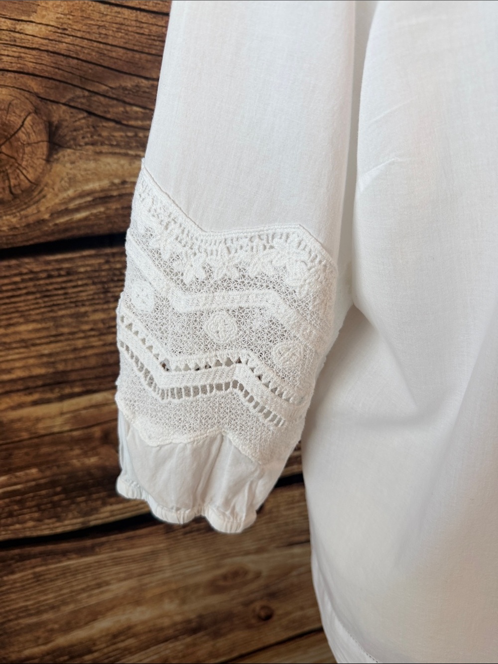Women’s White Lace Yoke Button-Front Blouse - Picture 4 of 7